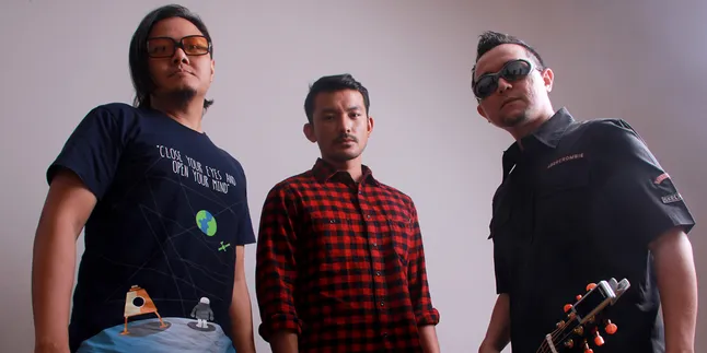 'Indah Pada Waktunya', Kisah Pertemuan Rio Dewanto dan The Fly