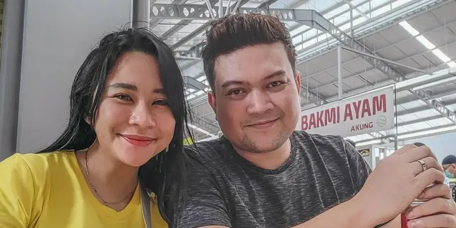 Indra Adhitya Claims He Was Hit by a Skincare Bottle by Chikita Meidy During an Argument