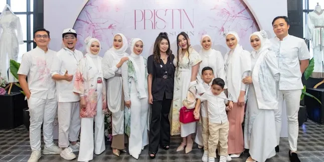 Indra Bekti hingga Tya Ariestya Jatuh Hati pada Koleksi Ramadan & Lebaran 'PRISTIN' by Surin