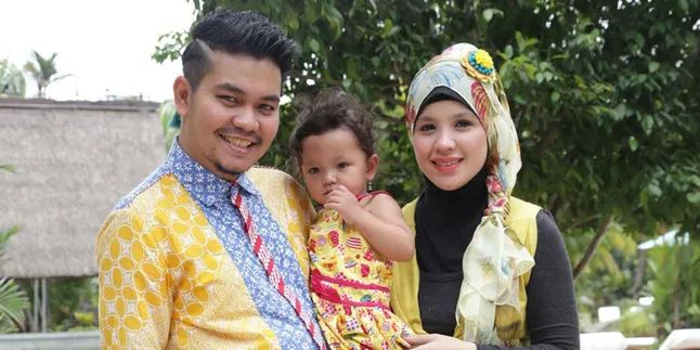 Indra Bekti Salah Prediksi Kelahiran Anak Kedua Indra Bekti Salah Prediksi Kelahiran Anak Kedua