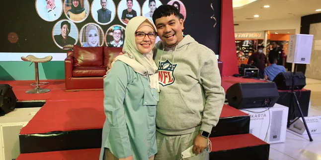 Indra Bekti Terkesan Memaksakan Diri Jadi Host di Konser BLUE, Aldila Jelita Siap Dihujat