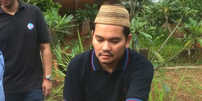 Indra Bekti Ungkap Penampakan di Pemakaman Almarhum Anaknya