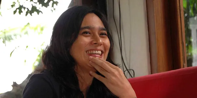 Ine Febriyanti: Nggak Penting Rumah Ada Kolam Renang Ine Febriyanti: Nggak Penting Rumah Ada Kolam Renang