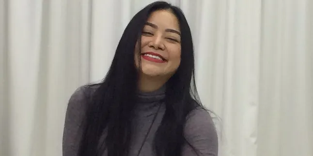 Ingin Eksis Lagi, Annisa Bahar Sulam Alis dan Makin Ramping Ingin Eksis Lagi, Annisa Bahar Sulam Alis dan Makin Ramping