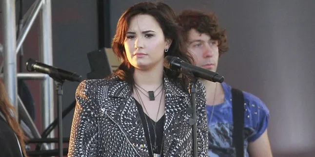 Demi Lovato Mendadak Tinggalkan X Factor?