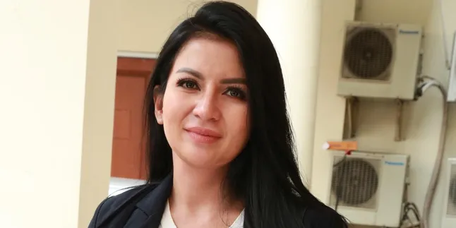 Ingin Hijrah, Five Vi Kerap Nangis Saat Dengar Tausyiah Ingin Hijrah, Five Vi Kerap Nangis Saat Dengar Tausyiah