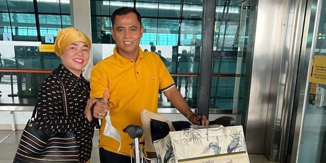 Want to Spend New Year's Moment Together, Haji Faisal Follows Fuji and Gala Sky to Bali