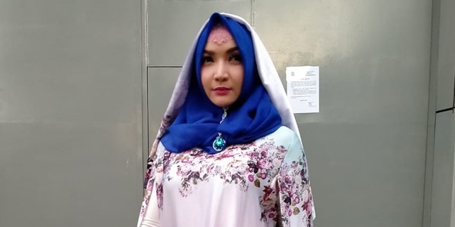 Wanting to Deepen Religious Knowledge, Roro Fitria Admits Willing to Live in a Boarding School and Become a Student in Pesantren