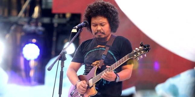 Ingin Menyentil Jomblo dan Couple, Ini Maksud Payung Teduh Ciptakan Lagu 'Akad'