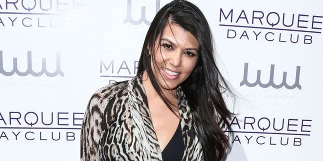 Kourtney Kardashian Pamer Foto Tanpa Busana?