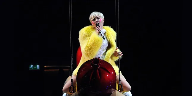 Ingin Tahu Seperti Apa Dandanan Orangtua Miley Cyrus? Ingin Tahu Seperti Apa Dandanan Orangtua Miley Cyrus?
