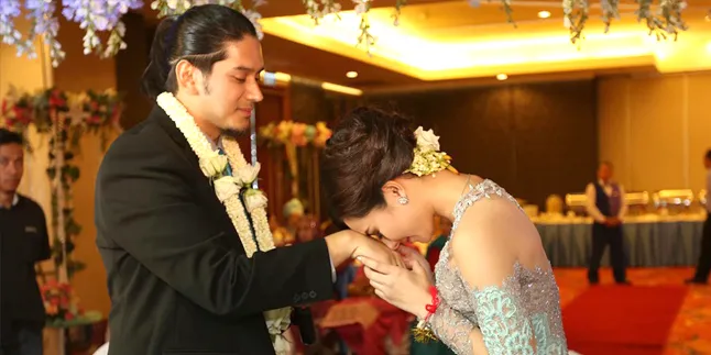 Ini Alasan Eriska Rein Nikah di Usia Baru 20 Tahun Ini Alasan Eriska Rein Nikah di Usia Baru 20 Tahun