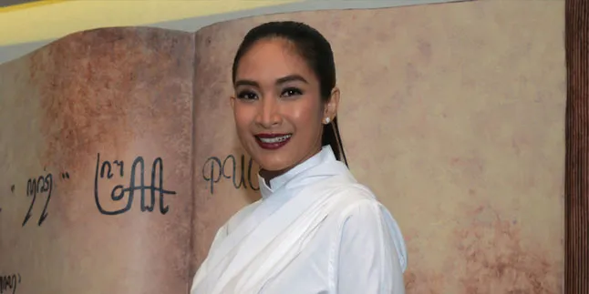 Ini Alasan Happy Salma Selalu Bawa Anak di Berbagai Kesempatan Ini Alasan Happy Salma Selalu Bawa Anak di Berbagai Kesempatan