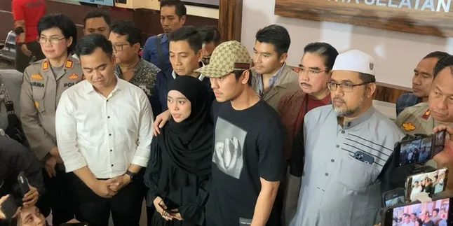 Ini Alasan Lesti dan Rizky Billar Bekukan Leslar Entertainment dan Pecat Karyawan Ini Alasan Lesti dan Rizky Billar Bekukan Leslar Entertainment dan Pecat Karyawan