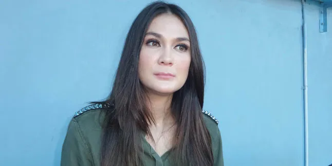 Ini Alasan Luna Maya Sempat Menyembunyikan Identitas Reino Barack