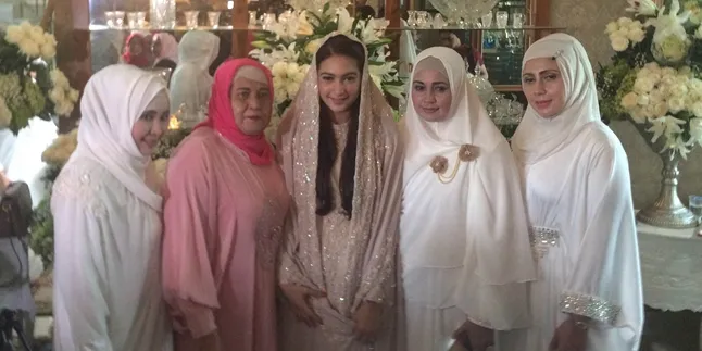 Ini Alasan Nabila Syakieb Menangis di Pengajian Jelang Pernikahan Ini Alasan Nabila Syakieb Menangis di Pengajian Jelang Pernikahan