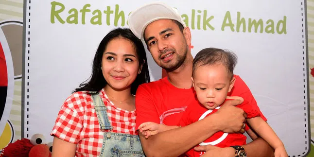 Ini Alasan Nagita Slavina Sering Mandikan Rafathar di Wastafel