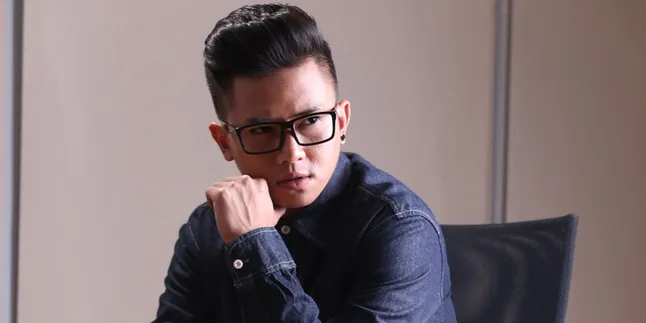 Ini Alasan Rafael Tan Sering Memakai Kacamata