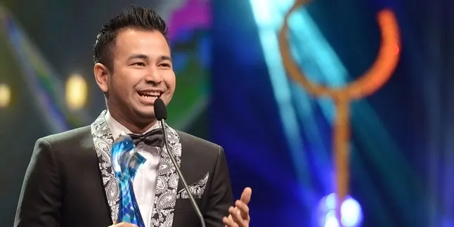Ini Alasan Raffi Ahmad Ajak Elly Sugigi Jadi Model Bajunya di IFW Ini Alasan Raffi Ahmad Ajak Elly Sugigi Jadi Model Bajunya di IFW