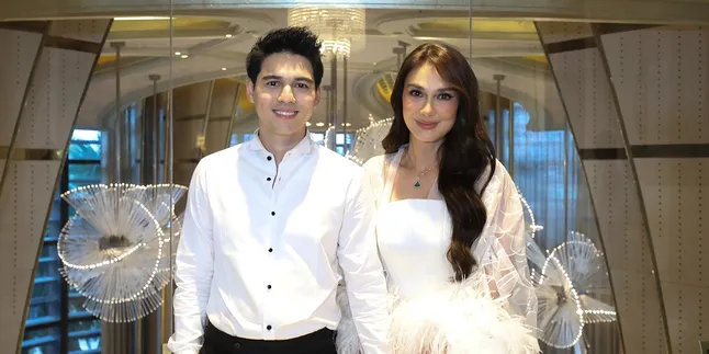 This is the Real Reason Luna Maya and Maxime Bouttier Held Their Reception on a Workday