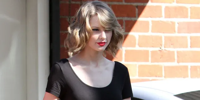 Ini Alasan Taylor Swift Suka Red Lipstick