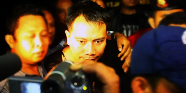 Ini Alasan Vicky Prasetyo Tak Mau Dijenguk Ibunya Ini Alasan Vicky Prasetyo Tak Mau Dijenguk Ibunya