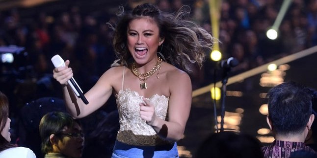 Ini Arti Tulisan Arab di Kostum Konser Ultah Indosiar Agnez Mo