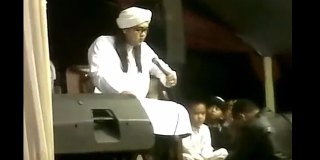 Ini Asal Muasal Ustaz Hariri Tindih Kepala Operator Sound System