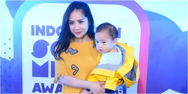 Ini Bukti Rafathar Makin Ganteng & Sayang Sama Nagita Slavina