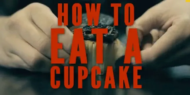 Ini Cara Makan Cupcake Yang Benar!