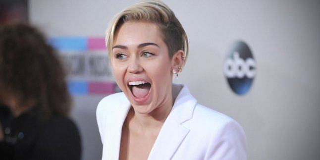 Ini Cara Miley Cyrus 'Berteriak' Untuk Para Androgini