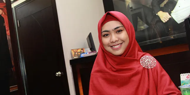 Ini Cara Oki Setiana Dewi 'Buktikan' Kebenaran Hasil USG Janinnya Ini Cara Oki Setiana Dewi 'Buktikan' Kebenaran Hasil USG Janinnya