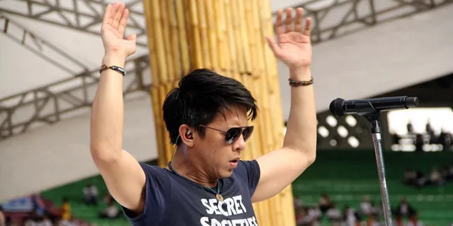 Ini Dia Alas Kaki Si Pedagang Sepatu, Ariel NOAH!