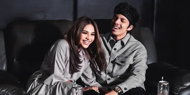 Ini Dia Bocoran Busana Pernikahan yang Akan Digunakan Atta Halilintar dan Aurel Hermansyah Saat Akad dan Syukuran Ini Dia Bocoran Busana Pernikahan yang Akan Digunakan Atta Halilintar dan Aurel Hermansyah Saat Akad dan Syukuran