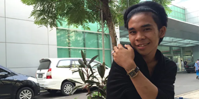 Ini Dia Sosok Pria Misterius Yang Mirip Alm Olga Syahputra Ini Dia Sosok Pria Misterius Yang Mirip Alm Olga Syahputra