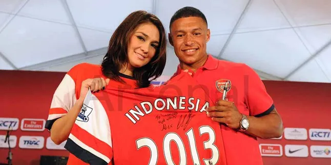 Ini Foto Luna Maya Yang Bikin Penggemar Arsenal Cemburu