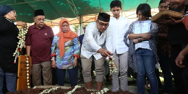 Ini Kata-Kata Terakhir Farhan di Depan Pusara Putra Pertamanya