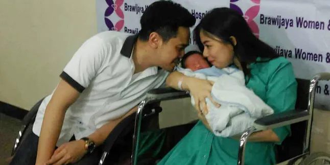 Ini Kisah Mendebarkan Suami Tika Ramlan Saat Dampingi Persalinan