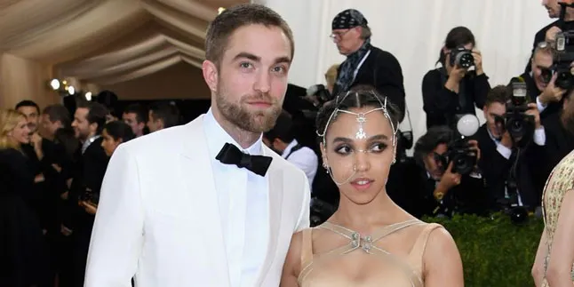 Ini Lho Bukti Kalau Robert Pattinson dan FKA Twigs Masih Bersama