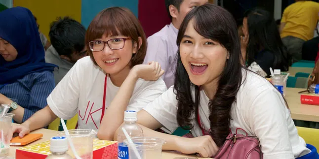 Ini Pelajaran Yang Didapat JKT48 Dari Pabrik Minuman Isotonik
