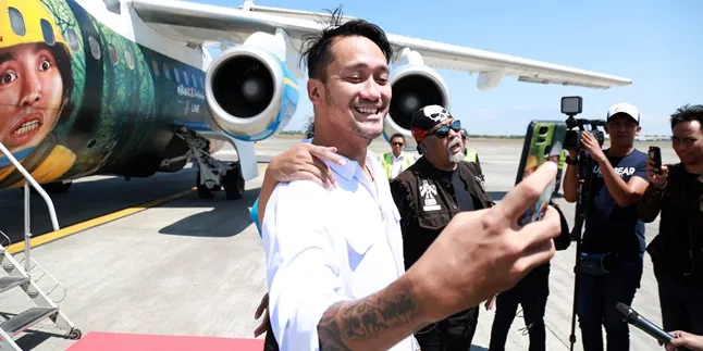 Ini Perlengkapan Aktor 'WARKOP DKI REBORN' Saat Terbang Dengan Jet Pribadi