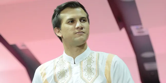 Disebut Duda Keren, Stuart Collin Marah & Terganggu? Disebut Duda Keren, Stuart Collin Marah & Terganggu?