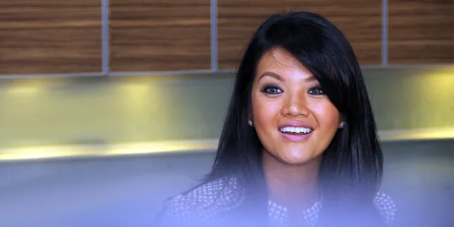 Ini Tanggapan Pihak Farah Quinn Soal Wanita Buka Sandal di ATM