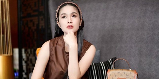 This is Sandra Dewi's Skincare Tips While Staying at Home