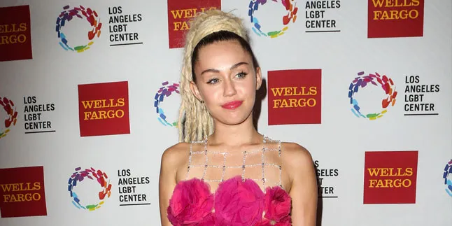 Inikah Alasan Miley Cyrus Tak Hadir di Met Gala 2016? Inikah Alasan Miley Cyrus Tak Hadir di Met Gala 2016?