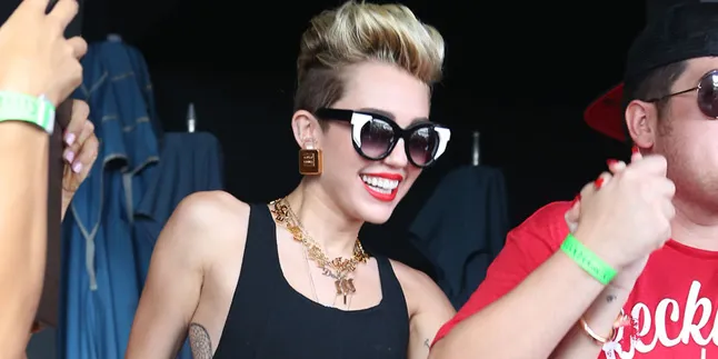 Inikah Alasan Miley Cyrus Unfollow Liam Hemsworth? Inikah Alasan Miley Cyrus Unfollow Liam Hemsworth?