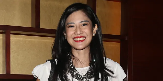 Inikah Gaya Rambut Paling Cocok Untuk Dian Sastrowardoyo?