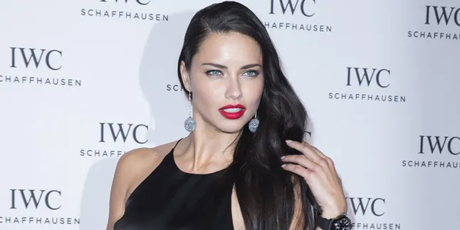 Inilah Bentuk Dukungan Adriana Lima Pada Timnas Brasil di Piala Dunia 2018