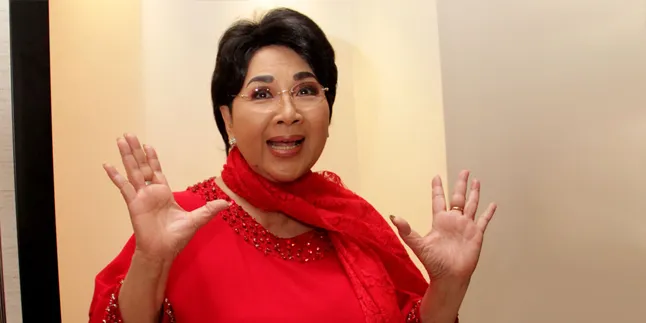 Inilah Cara Titiek Puspa Tunjukkan Kekaguman Dewi Sandra Berhijab