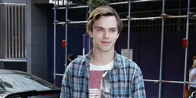 Inilah Curhat Nicholas Hoult Soal Bercinta Dengan Kristen Stewart Inilah Curhat Nicholas Hoult Soal Bercinta Dengan Kristen Stewart
